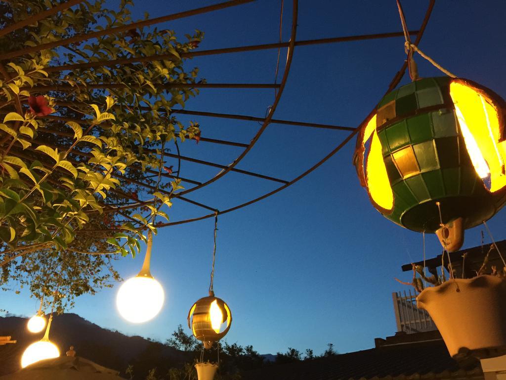 Hou Shan Ren Jia B&B Luye Exteriör bild