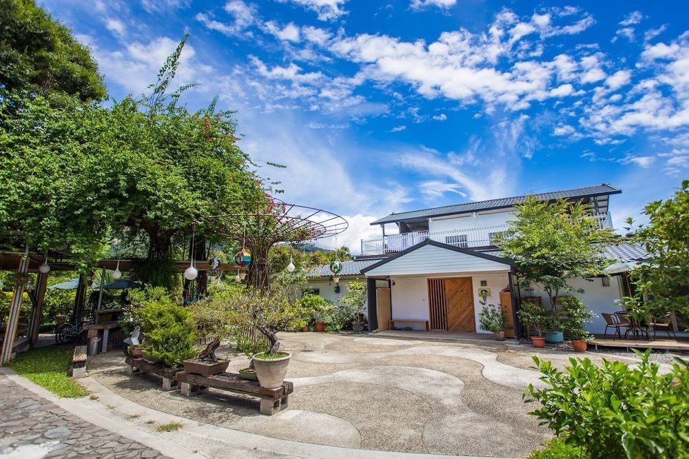 Hou Shan Ren Jia B&B Luye Exteriör bild