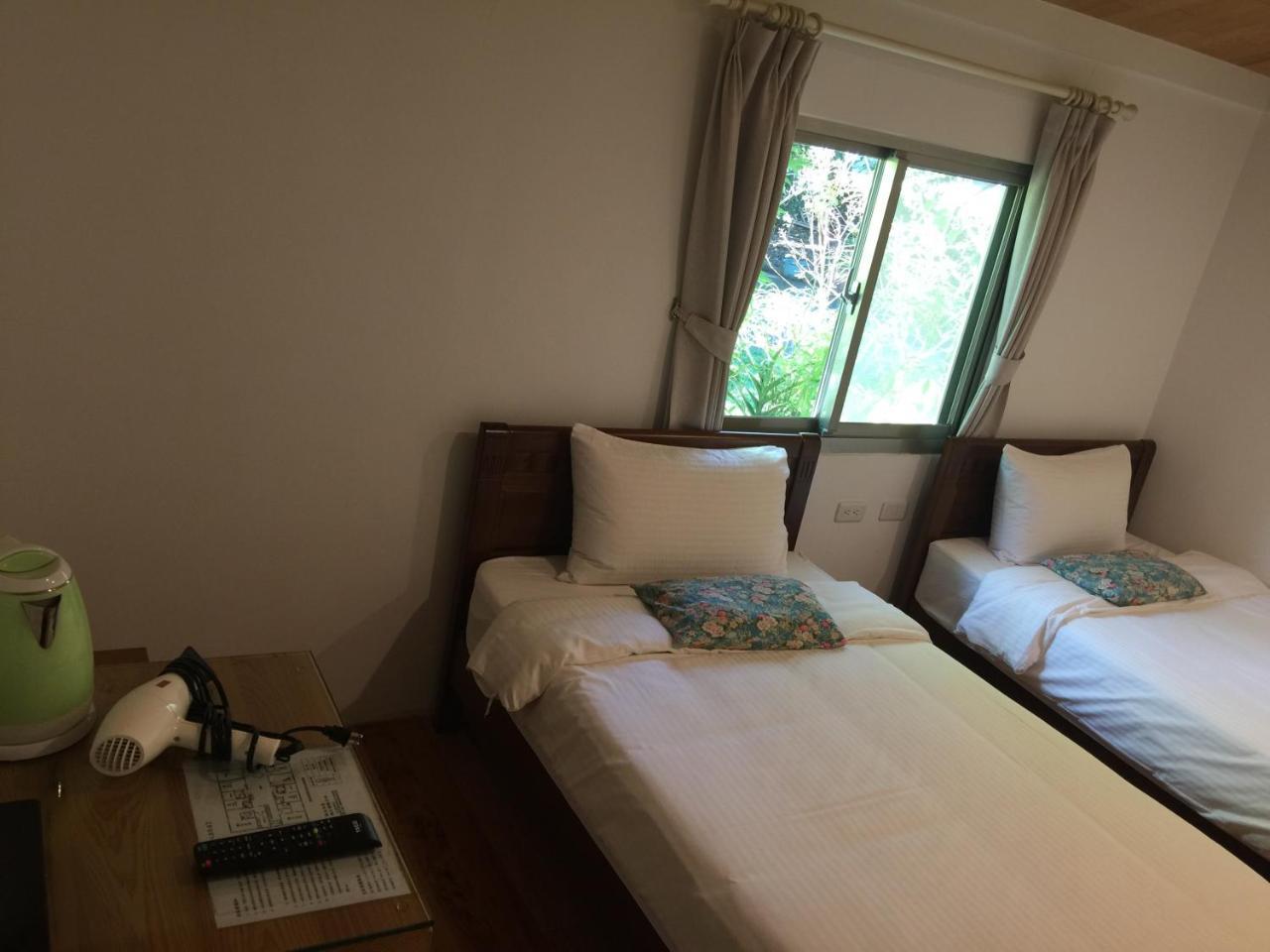 Hou Shan Ren Jia B&B Luye Exteriör bild